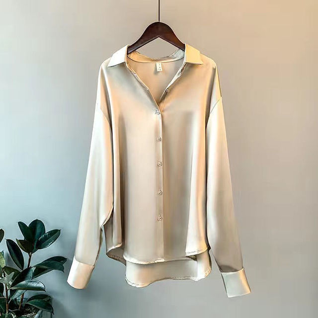 Taylor | Blusa de Cetim Feminina de Corte Solto com Botões
