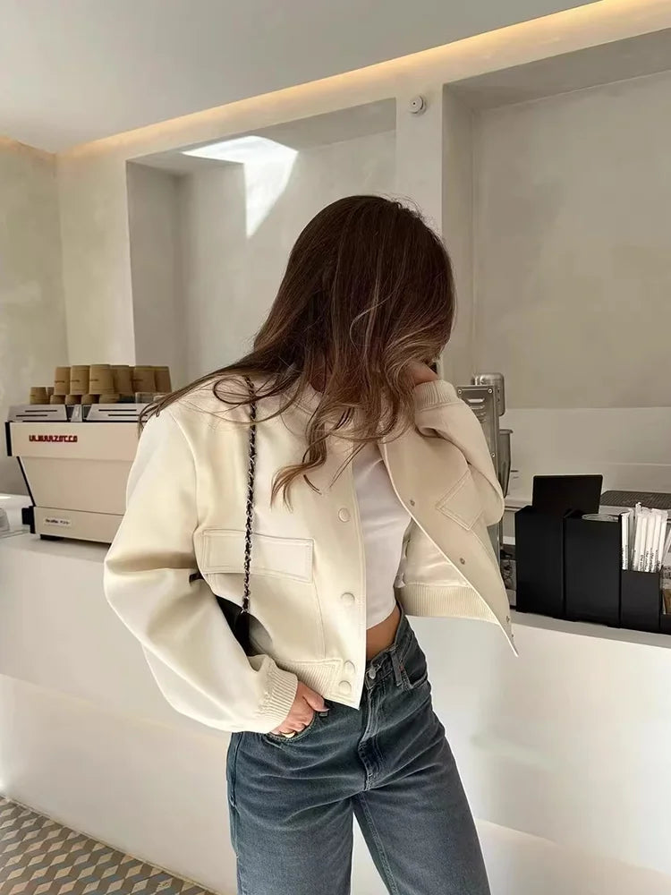 Giacca bomber corta in pelle da donna con tasche con bottoni automatici