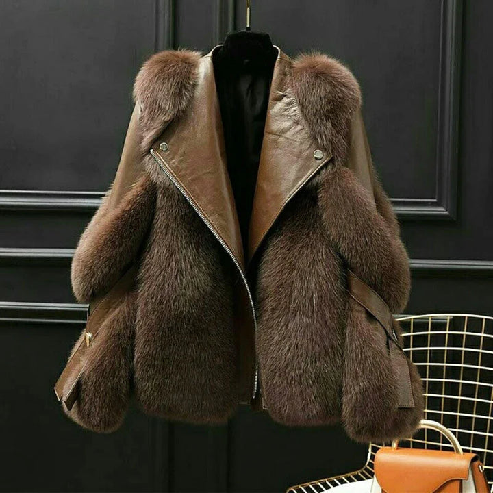 Veste femme oversize en cuir avec col en fourrure et fermeture zippée sur le devant