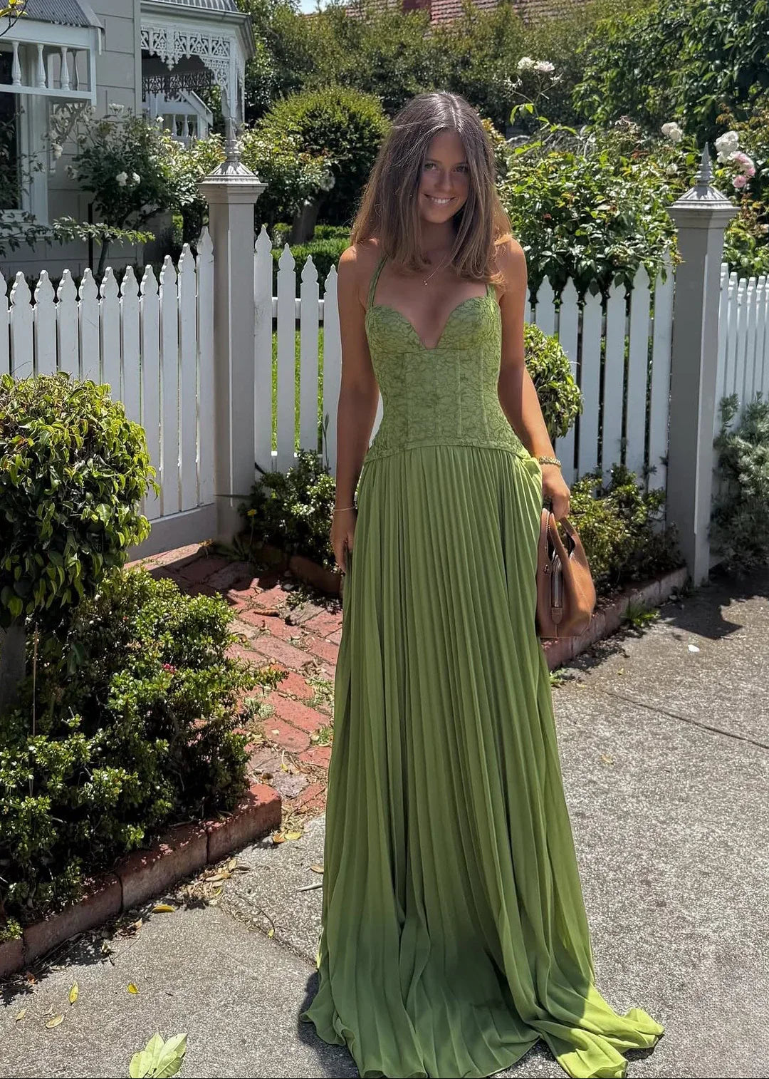 Bella | Vestido maxi plisado con corsé para mujer, ideal para invitadas de boda