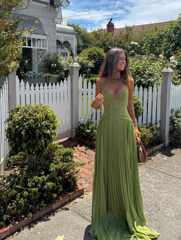 Bella | Vestido maxi plisado con corsé para mujer, ideal para invitadas de boda