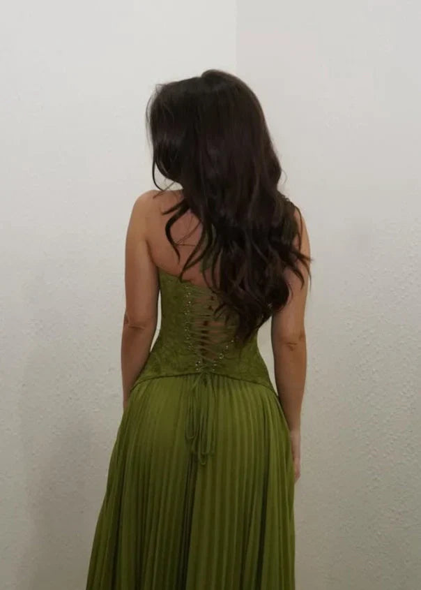 Bella | Vestido maxi plisado con corsé para mujer, ideal para invitadas de boda