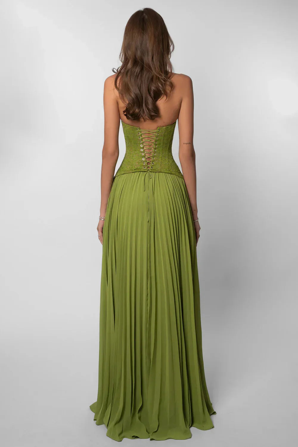 Bella | Vestido maxi plisado con corsé para mujer, ideal para invitadas de boda