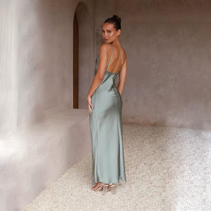 Grace | Kvinders rygfri satin maxi-kjole med høj slids design