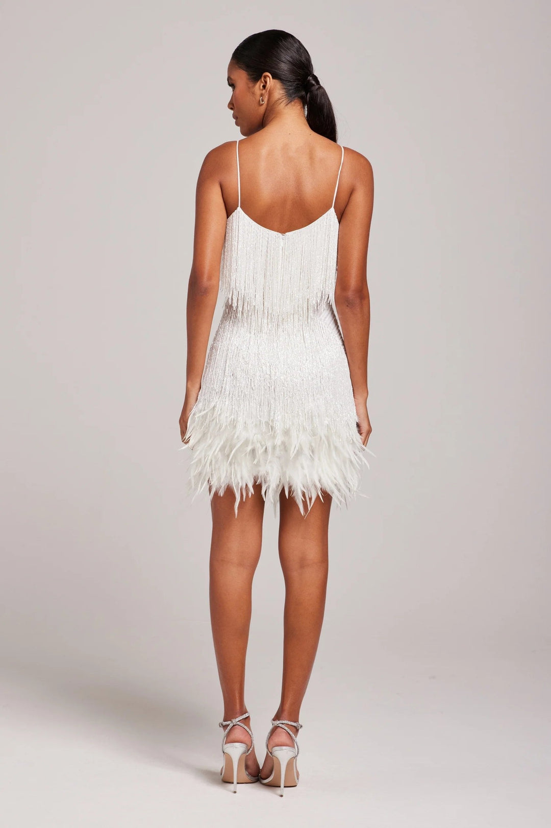 Emily | Vestido corto de cóctel con flecos y plumas para mujer