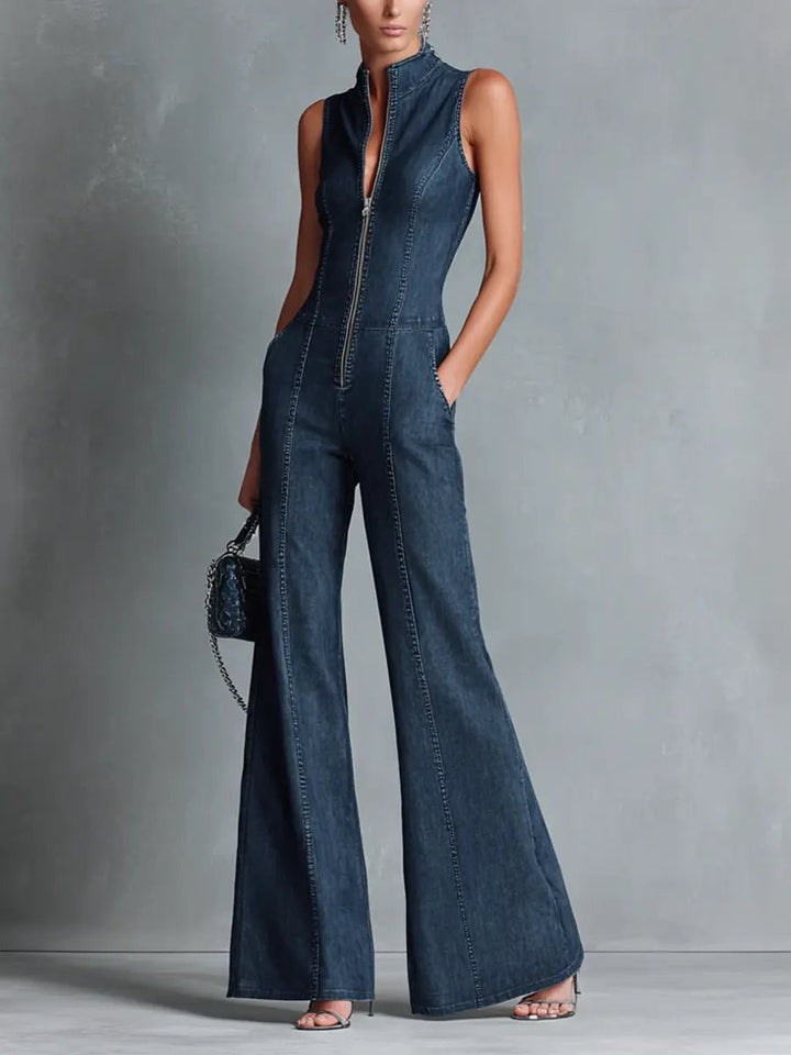 Sophie | Damers stretchiga denim-jumpsuit med hög krage och utsvängda ben