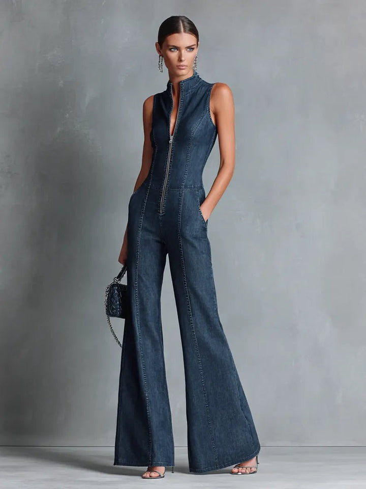 Sophie | Damers stretchiga denim-jumpsuit med hög krage och utsvängda ben