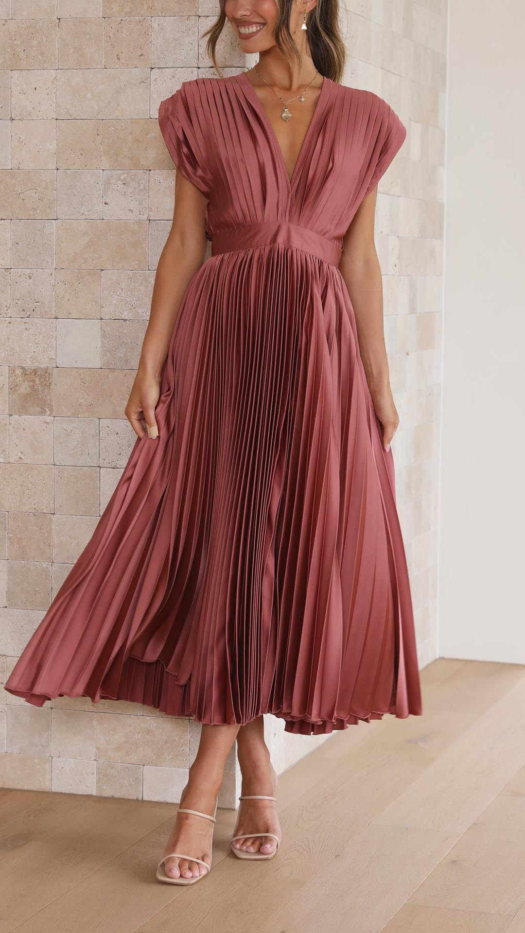 Nicole | Vestido midi plisado con escote en V para mujer, ideal para invitadas de boda