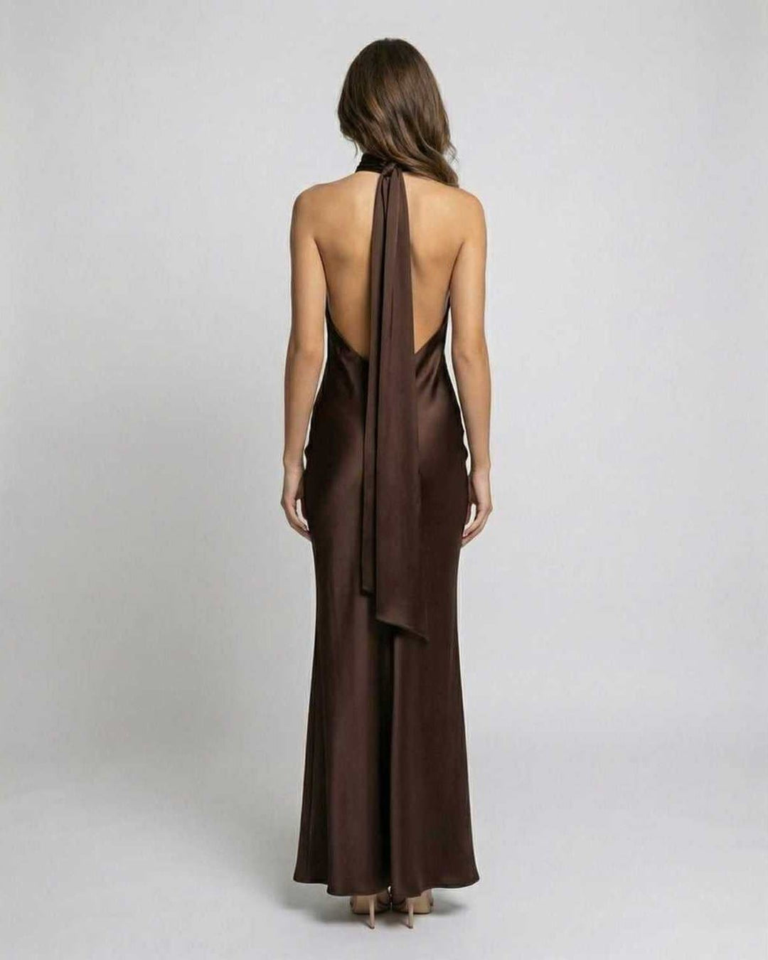 Amelia | Vestido largo de satén para mujer con cintura alta y cuello halter